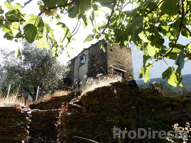 Stone house to restore Góis