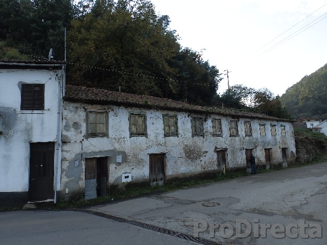 building for renovation located in the area of Góis