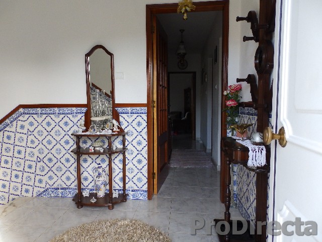 Family house with 3 floors located in Arganil