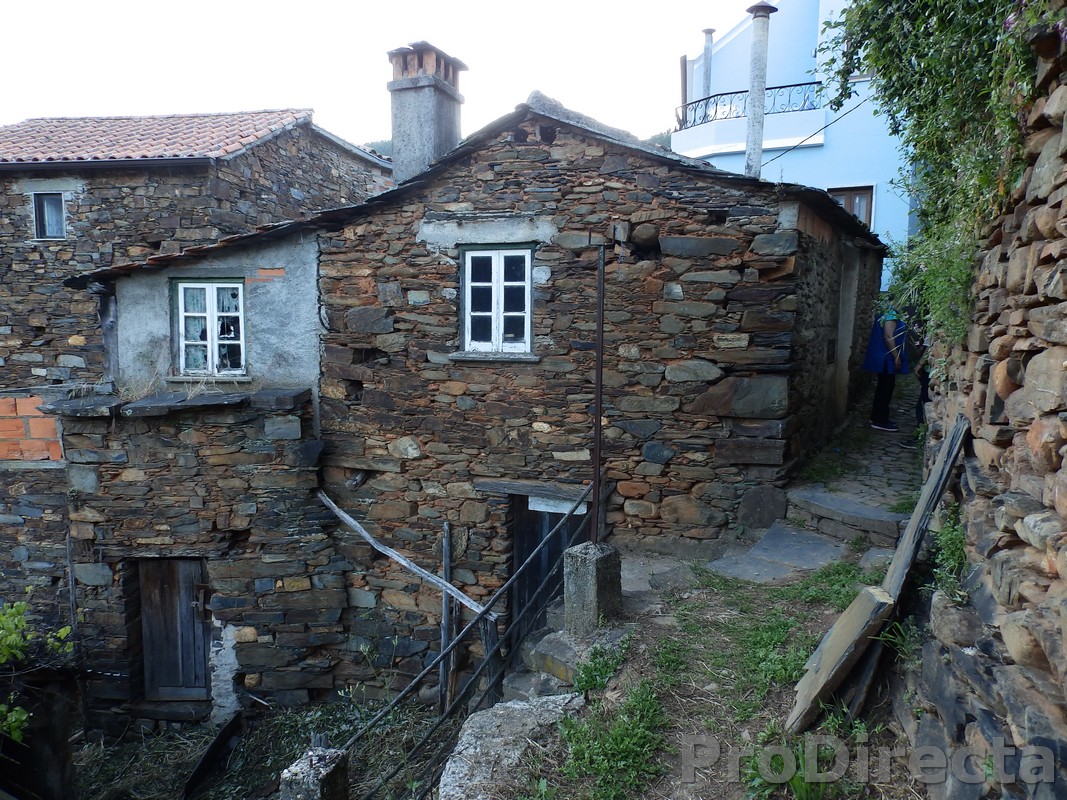 Stone house for sale Gois 
